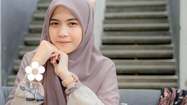 Ustadzah Syifa Nur Fadilah menyebutkan salah satu kriteria yang wajib ada dalam mencari pasangan bagi wanita ialah pria yang sudah bekerja.