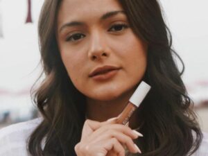 Amanda Rawles cantiknya mempesona walau selalu tampil sederhana buat netizen terpana. Seperti ketika mempromosikan produk kecantikan.