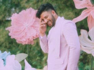 Ammar Zoni selaku suami dari pesinetron Irish Bella dipuji netizen mirip artis Hollywood, ketika jalani pemotretan tema outdoor.