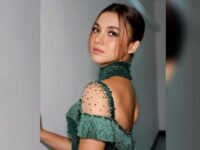 Angela Gilsha lagi-lagi dipuji begitu kece badai saat kenakan dress berpunggung terbuka berwarna hijau saat hadiri acara ulang tahun.