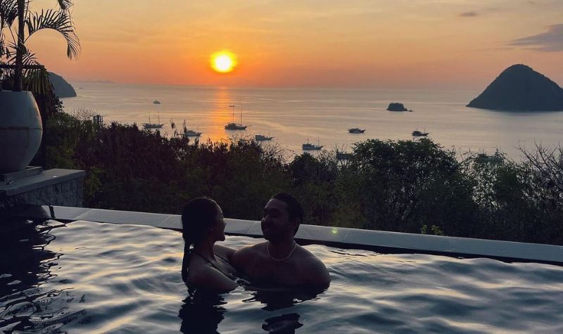 Anya Geraldine Bikin Netizen Kembali Patah Hati, Kali Ini Berenang Bareng Cowok Brewokan 4 Anya Geraldine buat banyak netizen jadi semakin patah hati ketika unggah foto mesra dengan seorang pria kekar namun brewok.