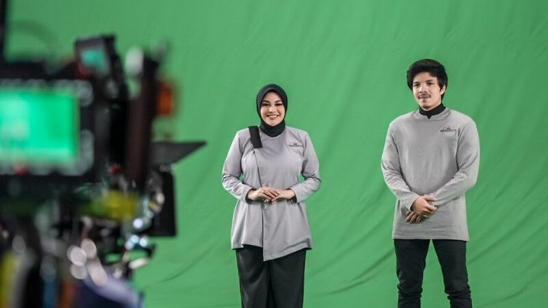 Atta Halilintar dan istrinya, Aurel Hermansyah dipuji sangat bening serta lebih glowing ketika proses pengambilan gambar endorsenya.