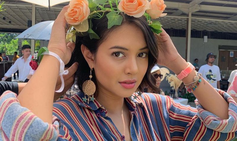 Cantiknya Aurelie Moeremans Pakai Mahkota Bunga, Bak Bidadari Khayangan 3 Lampiran Gambar