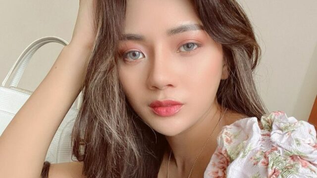 Berlliana Lovell yang terkenal dengan kesan cantik dan seksi ternyata sama sekali tak bisa dandan sendiri, selalu dirias.