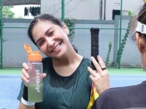 Caca Tengker beri penjelasan mudah terkait cara untuk mengatasi rasa kecewa, yakni dengan minta maaf pada diri sendiri.