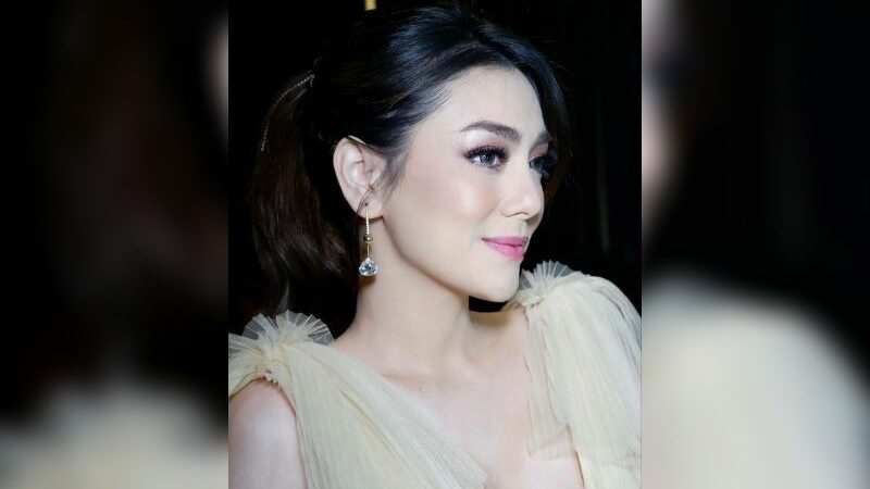 Celine Evangelista dipuji sebagai sosok bidadari surga oleh banyak netizen, karena kecantikan yang tidak punya celah.