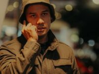 Chicco Jerikho sampai dipuji netizen sebagai sosok Brad Pit versi Indonesia karena wajah dari actor tampan ini yang begitu mirip.