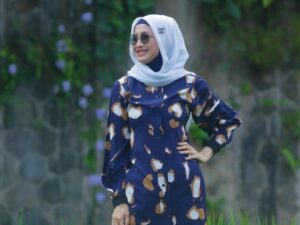 Desy Ratnasari beri klarifikasi mengenai kedekatan dirinya dengan pedangdut Nassar. Blak-blkakn butuh pria yang langsung menikahinya.