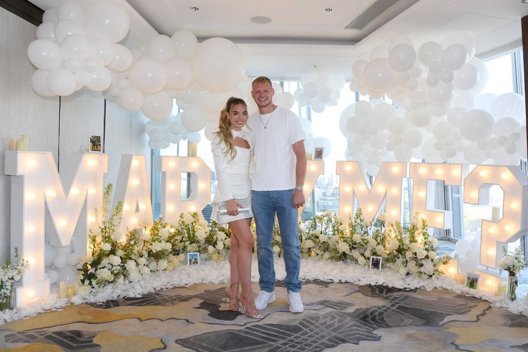 Kiper Arsenal Aaron Ramsdale Nekat Melamar Pramugari Cantik British Airways Georgina Irwin