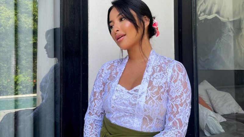 Jennifer Coppen buat banyak netizen jadi deg-degan melihat kecantikannya saat kenakan pakaian adat daerah Bali.