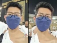Seorang wanita asal Malaysia hebohkan jagat maya dengan aksinya yang memakai pakaian laki-laki saat ibadah umrah di depan Ka’bah.
