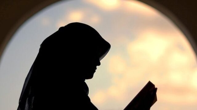 Ustadz Hilman menjelaskan tentang empat langkah yang harus dilakukan untuk memilah dan memilih sesuatu menurut ajaran agama Islam