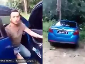 Seorang guru olahraga diduga berbuat mesum dengan salah seorang siswanya di dalam mobil. Video keduanya pun viral di media sosial.