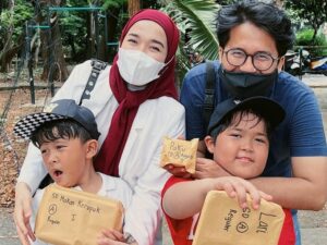 Ririe Fairus, mantan istri Ayus Sabyan baru saja mengunggah potret kebersamaanya dengan sang mantan suami yang langsung hebohkan jagat maya.