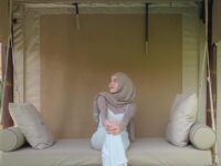 Putri Delina kali ini mendapat banyak pujian karena sikap diamnya tak membalas berbagai macam cacian, begini rahasianya.