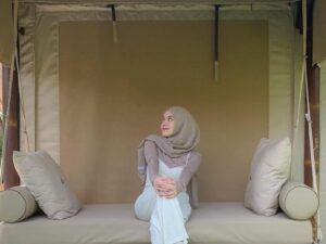 Putri Delina kali ini mendapat banyak pujian karena sikap diamnya tak membalas berbagai macam cacian, begini rahasianya.