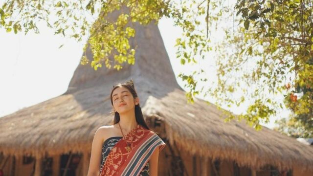 Ranty Maria saat kenakan tenun ikat Sumba, buat banyak netizen kesulitan untuk mendefiniskan keccantikan parasnya yang menawan.