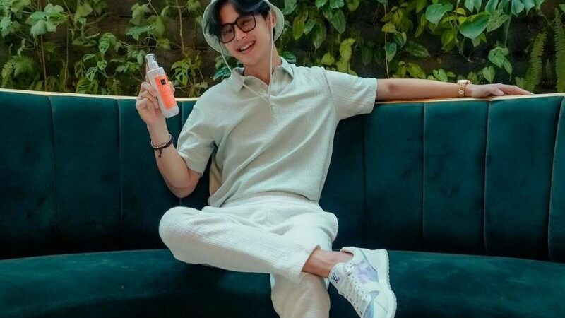 Rey Mbayang punya amalan rutin saat masih jomblo, yaitu selalu kirim al-fatihah untuk jodohnya yang belum tahu dimana.