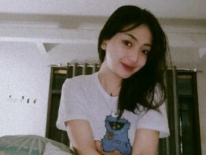 Riesca Rose bantah semua tudingan miring yang mengarah padanya disebut-sebut sebagai selingkuhan Sule hingga Nathalie minta cerai.