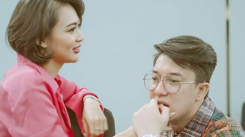 Wika Salim unggah foto mesra dengan seorang pria yang diduga sebagai kekasih hatinya, netizen merasa jika ini hari patah hati sedunia.