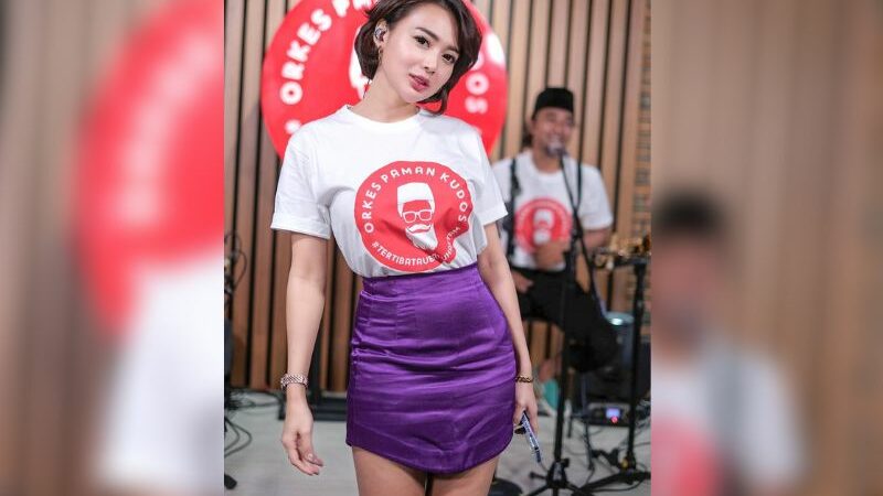 Wika Salim tulis pesan berisi kode untuk ajakan ke jenjang pernikahan. Diduga kode bagi kekasihnya agar segera dinikahi.