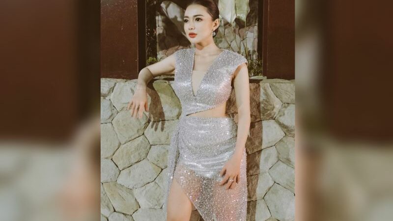 Wika Salim semakin bertambah cantik dan gemoy, membuat banyak netizen resah melihat wanita cantik nan terkenal seksi ini.