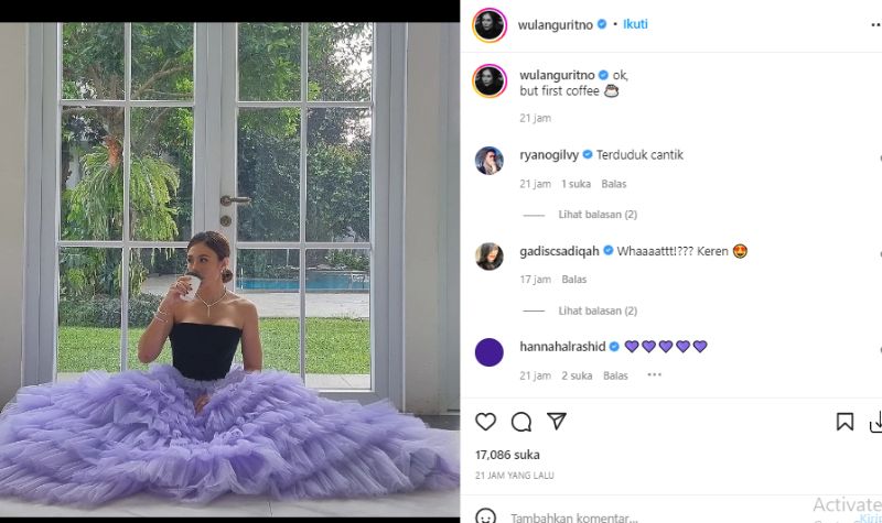 Kenakan Gaun Bertingkat Warna Ungu, Pose Terduduk Cantik Wulan Guritno Bikin Resah Publik 3 Lampiran Gambar