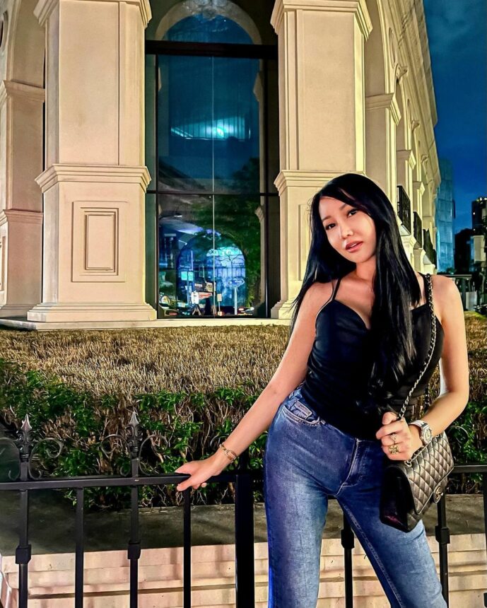 Pose Seksi Lucinta Luna Diakui Seperti Perempuan 2 Lampiran Gambar