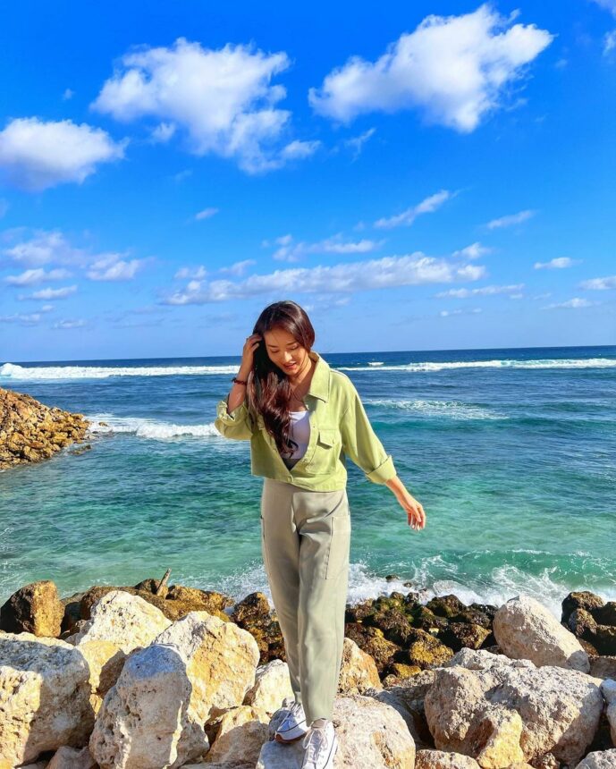 Pesona Kecantikan Natasha Wilona Dinilai Sempurna, Netizen Dibuat Terwilo-wilo 2 Lampiran Gambar