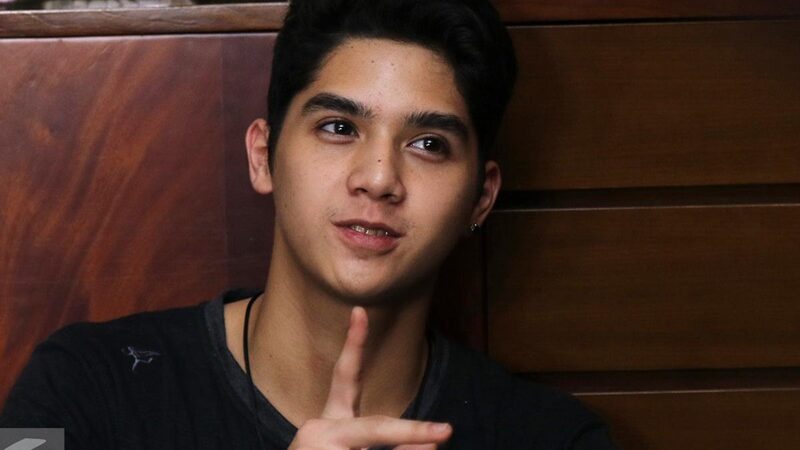 Al Ghazali belum lama ini berulang tahun yang ke-25, di ulang tahunnya kali ini, Al Ghazali berstatus sebagai jomblo setelah putus.