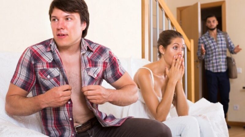 Suami Dianggap Jelek, Wanita Ini Pilih Miliki Anak Dengan Mantan Kekasih yang Tampan