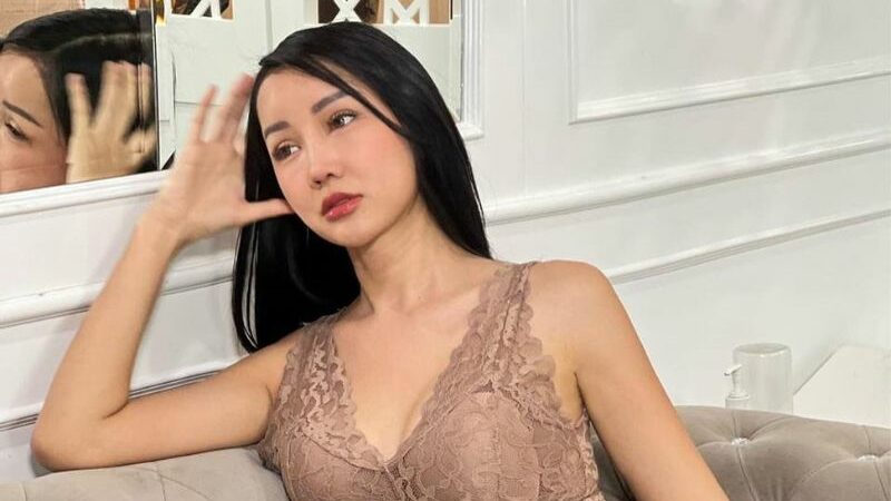 Cekricek.id - Lucinta Luna tampaknya tidak pernah berhenti membuat heboh. Kini percaya diri sebagai wanita yag akan masuk surga