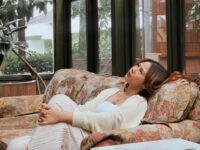 Nadin Amizah mengaku kesal dan risih saat difoto diam-diam oleh driver Gocar. Hal ini diungkapkan di Instastory akun Instagramnya.