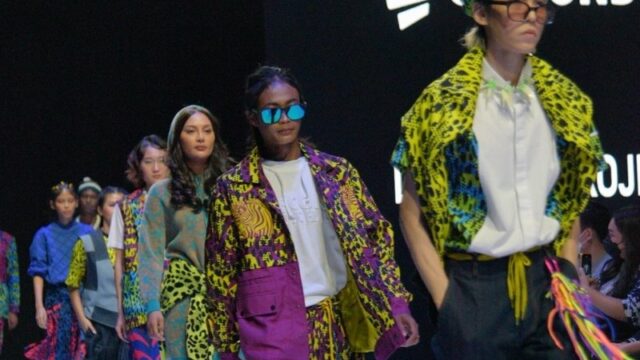 Bonge Citayam kini bersanding dengan para model papan atas Indonesia. Netizen sontak beri pujian kepada pentolan Citayam Fashion Week itu.