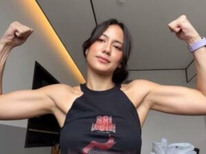 Pevita Pearce pamerkan otot kekar yang membuat para netizen terpesona dan memuji-muji dirinya. Bahkan banyak yang ingin seperti Pevita.
