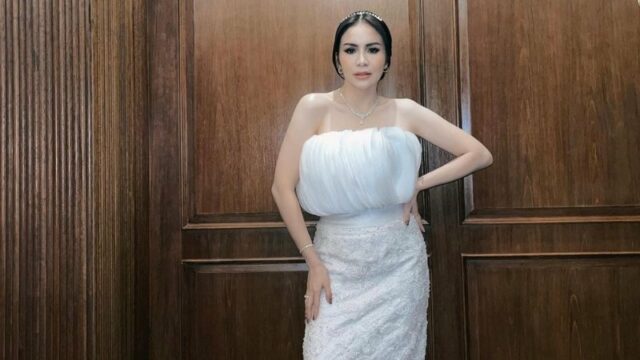 Isu Momo Geisha didepak secara sepihak oleh grup Band Geisha kini sedang hangat diperbincangkan netizen, personil lainnya angkat bicara.