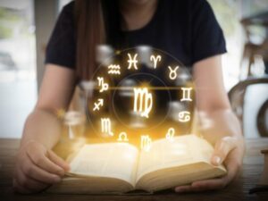 Saat ini masih banyak kalangan muda yang percaya dengan horoskop atau ramalan zodiak dalam hidupnya, bahkan sampai dijadikan patokan.
