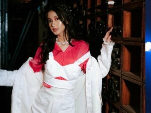 Keisya Levronka yang biasanya suka ngobrol kini mengaku takut bertemu dengan orang-orang dikarenakan banyaknya hujatan yang diterima.