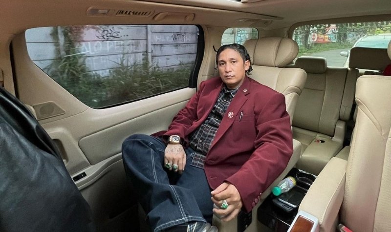 Firdaus Oiwobo kini telah dilaporkan ke polisi terkait pernyataanya yang menyebutkan bahwa syahadat akan batal jika tak percaya dukun.