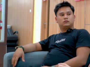 Jindan Cicit Mbah Priok beri klarifikasi bahwa dirinya bukan dukun dan tidak tergabung dalam Asosiasi Dukun Indonesia, netizen semakin bingung.