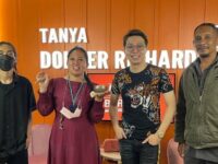 Dr. Richard Lee lagi-lagi beri tantangan pada dukun, kali ini Rara pawang hujan ditawarkan hadiah 500 juta jika berhasil  turunkan hujan.