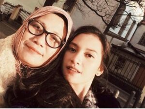 Nursyah, ibu kandung Indah Permatasari akhirnya buka suara soal kelahiran cucu pertamanya yang berjenis kelamin laki-laki.