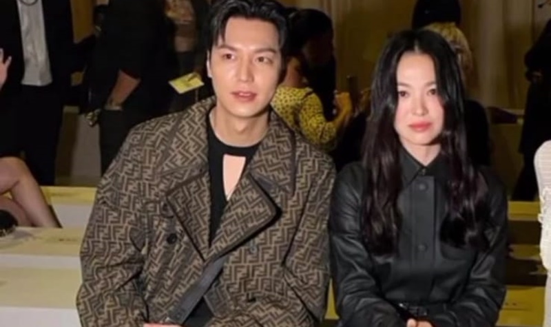 Lee Min Ho dan Song Hye Kyo tertangkap kamera duduk bersebelahan sambil berbincang-bincang yang langsung hebohkan jagat maya.