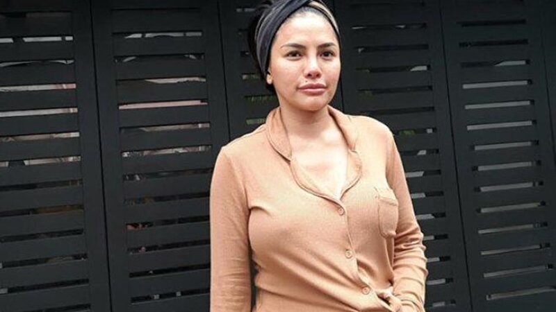 Nita Mirzani belum lama ini membuat pengakuan bahwa dirinya kini akan berserah diri jika ditangkap polisi, namun ia memiliki permintaan.