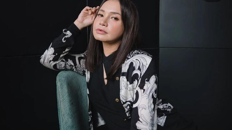 Penyanyi Rossa kini jadi perbincangan warganet usai dinilai jadi perusak rumah tangga Reza Arap dan Wendy Walters.