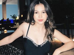 Berita artis: Sandrinna disindir netizen lantaran mengenakan dress yang terbilang seksi di usianya yang masih terbilang muda, Jumat (9/9/2022).