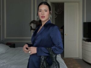 Raisa ramai pujian dari netizen usai membagikan foto lewat akun Instagramnya yang dikutip pada Minggu (18/9/2022). Pose menawan dengan rambut yang terkibas terlihat sangat unik namun tetap memukau. Saking cantiknya, penyanyi bersuara merdu itu bahkan dijuluki sebagai bidadari.