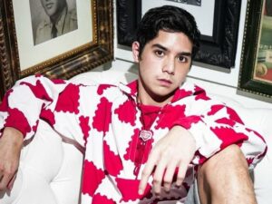 Kabar putusnya hubungan asmara Al Ghazali dengan Alyssa Daguise membuat para penggemar bersiap mengantre untuk memperebutkannya.