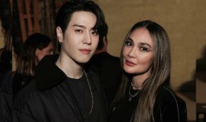 Cekricek.id - Luna Maya melalui unggahan di akun media sosialnya membagikan beberapa potret saat dirinya mengikuti Milan Fashion Week di Milan, Italia. Pada salah satu foto, artis cantik itu tampak berdiri bersanding dengan salah satu member boy band GOT7, Yugyeom.