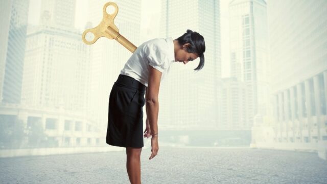 Kelelahan adalah pengalaman khas yang pernah dialami oleh setiap orang. Berkurangnya kemampuan seseorang untuk terlibat dalam aktivitas mental atau fisik, bisa saja terjadi beberapa kali pada waktu-waktu tertentu. Penelitian mengatakan bahwa setiap orang mempunyai periode waktu yang singkat di mana mereka merasa kekurangan energi, bisa sekitar sehari atau seminggu, misalnya.